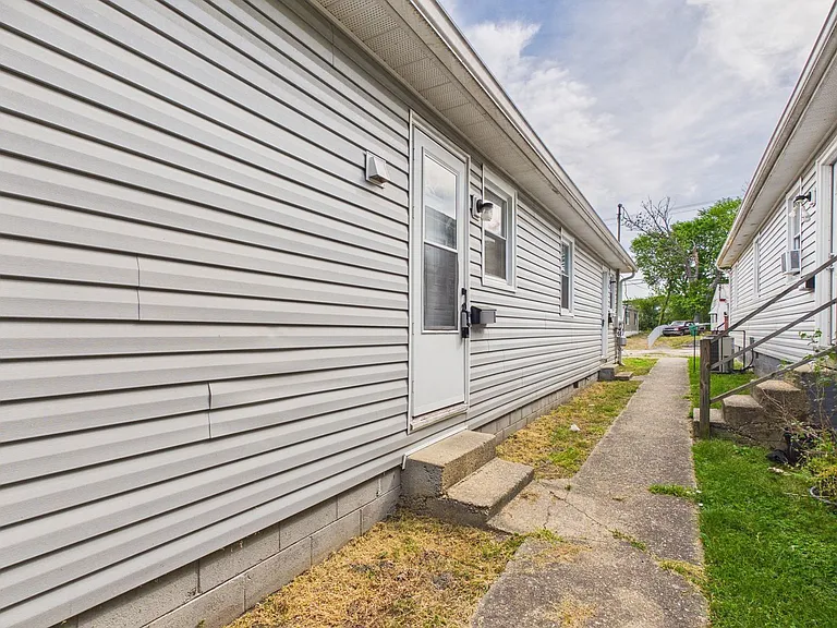 838 S Jones St #B — Photo 2