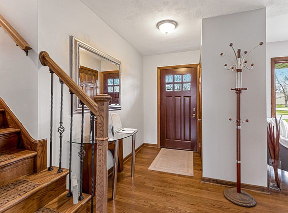 3rd image of 320 E Niagara Ave