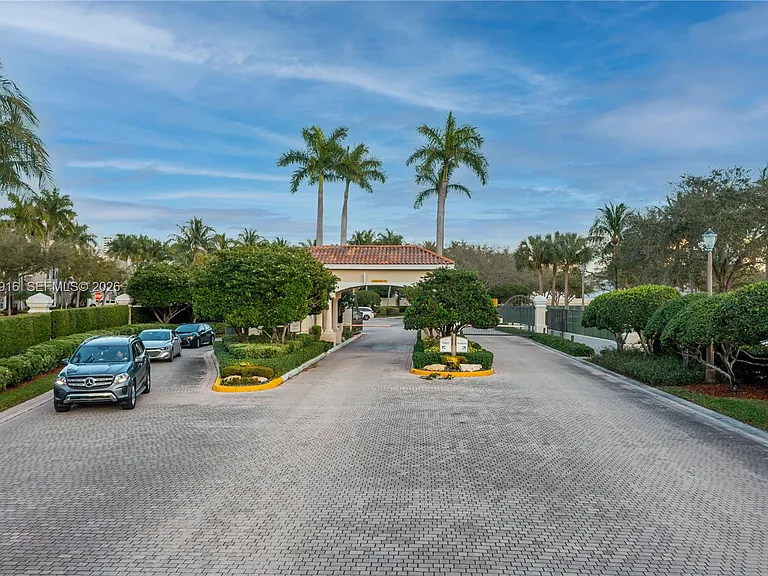 954 Sanibel Dr — Photo 42