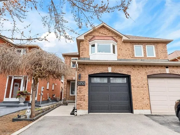 3753 Densbury Dr, Mississauga, ON L5N 6Z2