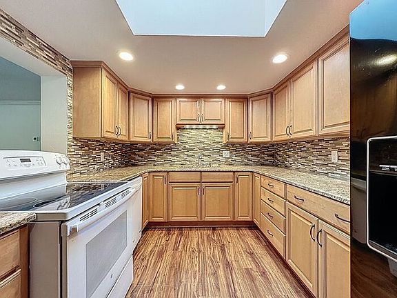 5th image of 17077 Old Country Ln