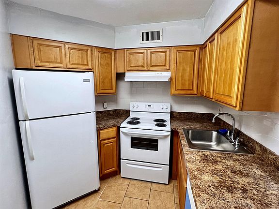 4th image of 215 Lake Pointe Drive #112