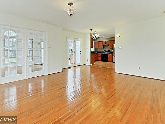 4th image of 506 Fairfax Ln