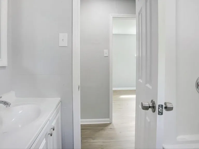 5123 Peachtree St #1/2 — Photo 7