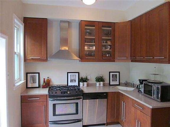 2nd image of 111 Palisade Ave #2