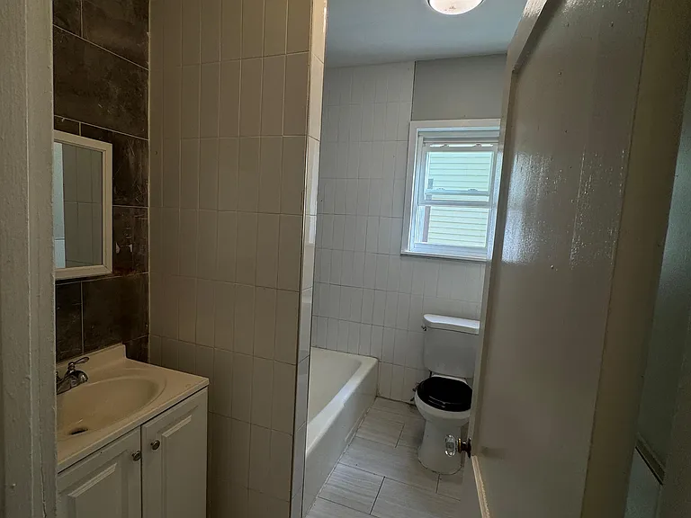 75 Chelsea Ave — Photo 8