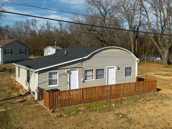 221 Highway J, Stockton, MO 65785