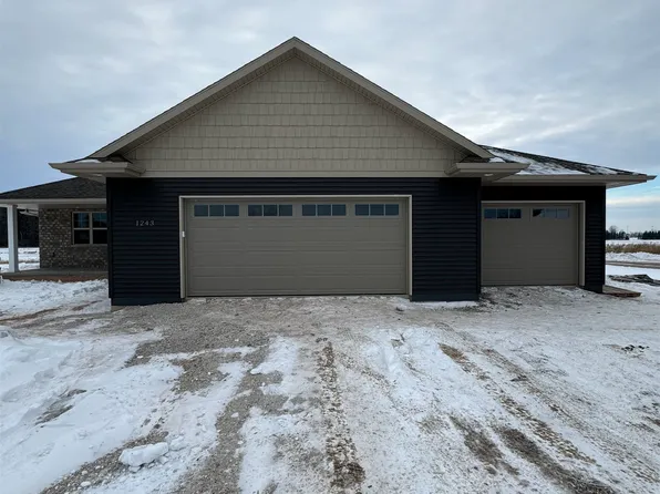 1243 Putnam Dr, Pulaski, WI 54162