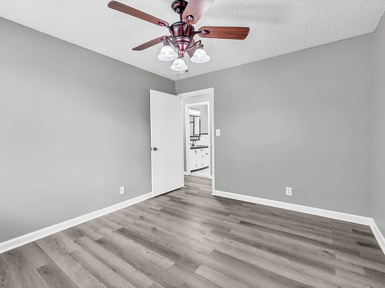 409 Christopher Dr — Photo 15