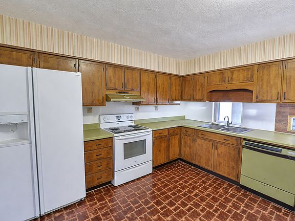 4th image of 7500 Cove Dr