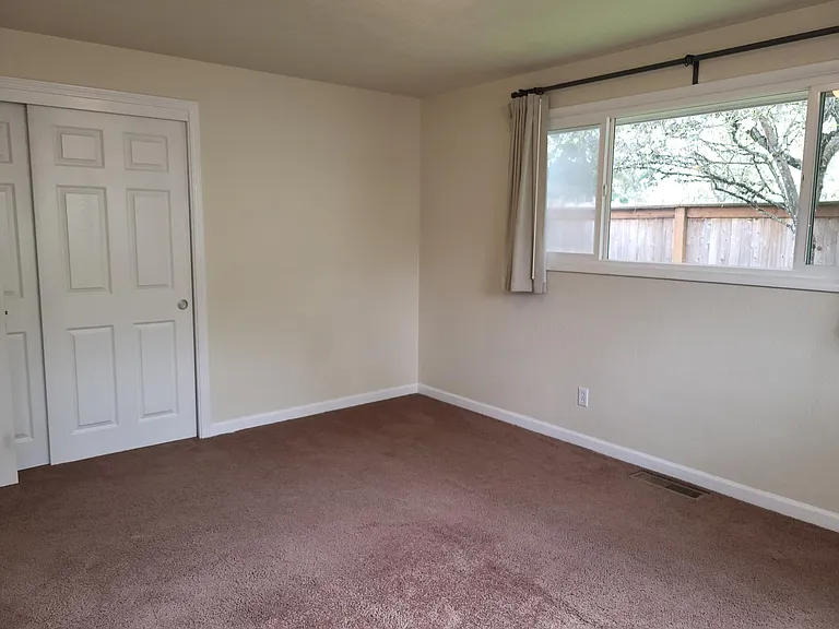 1585 Bogart Ln — Photo 26