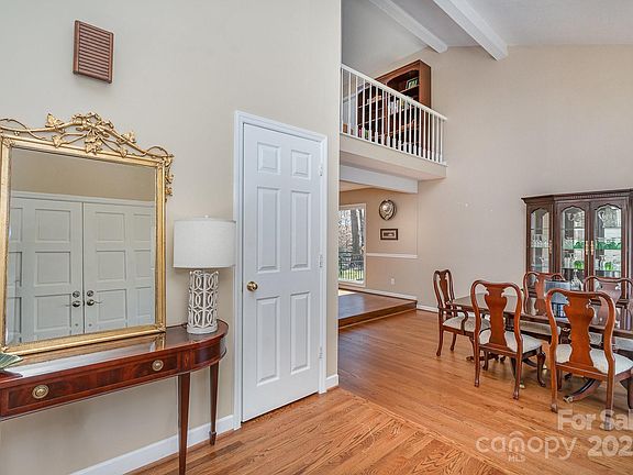 3rd image of 5213 Woodlake Dr
