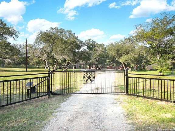 3rd image of 343 Flores Oaks Dr