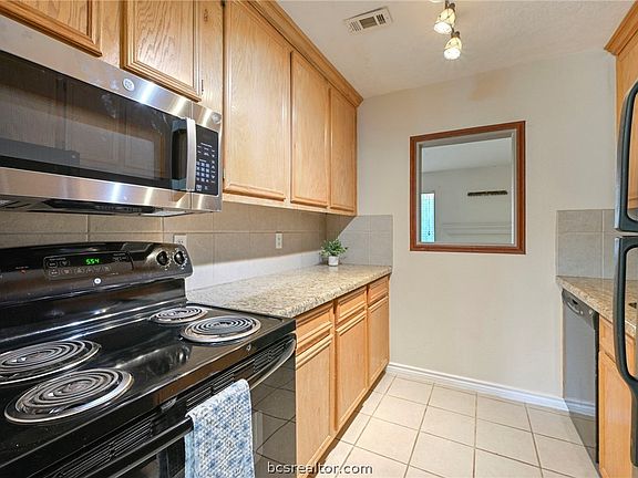 5th image of 1900 Dartmouth St APT A5