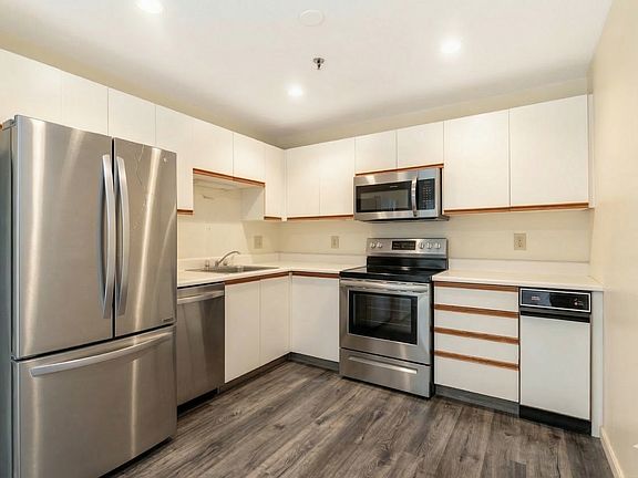4th image of 3920 Mystic Valley Pkwy #9