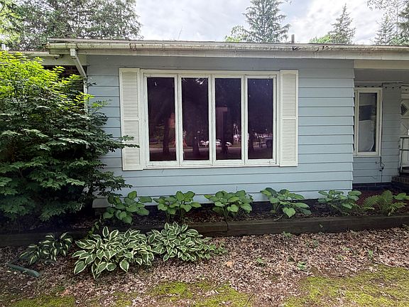 5th image of 171 Dennis Ave