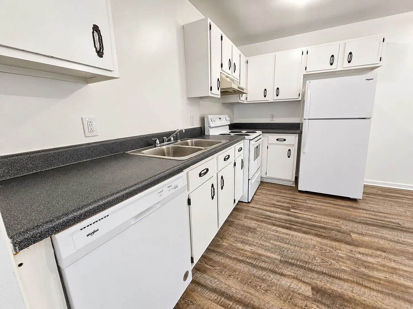 2 bed, 1.5 bath, 928 sqft, $950 — Photo 4