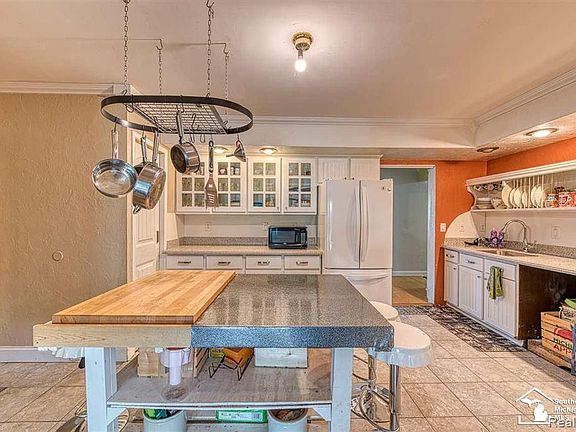 4th image of 9025 Hoffman Rd