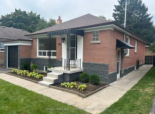 100 Ballacaine Dr, Toronto, ON M8Y4B8