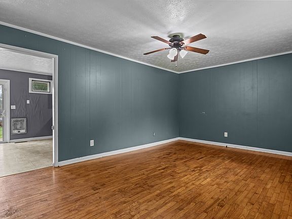 5th image of 211 Tidwell St