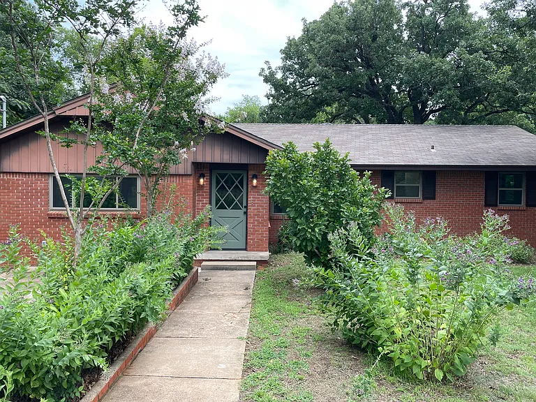 1000 Liveoak Dr — Photo 4