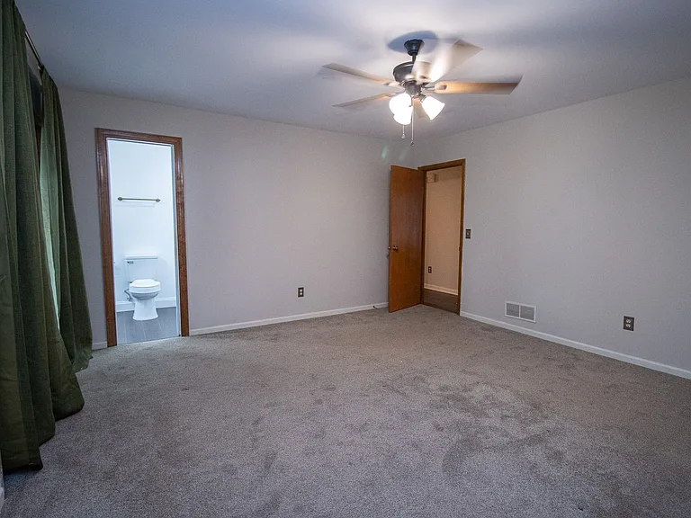 140 Land Of Lakes Cir — Photo 23