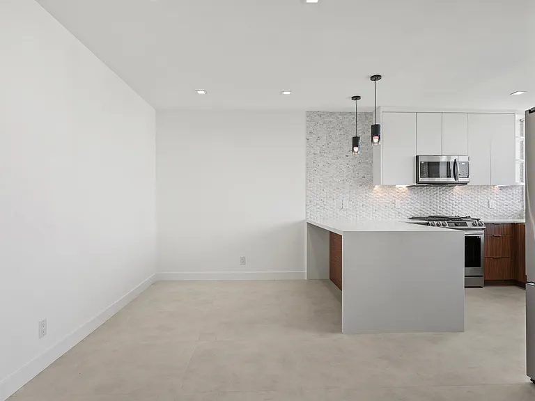 137 S Maple Dr #301 — Photo 5