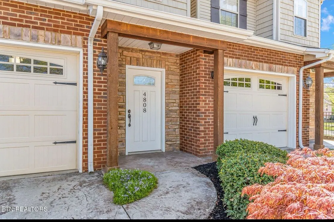 2 bed, 2.5 bath, 1432 sqft, $1,799 — Photo 2