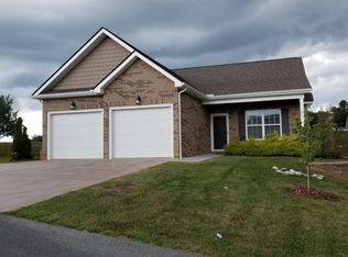 21 Poinciana Pl, Johnson City, TN 37604