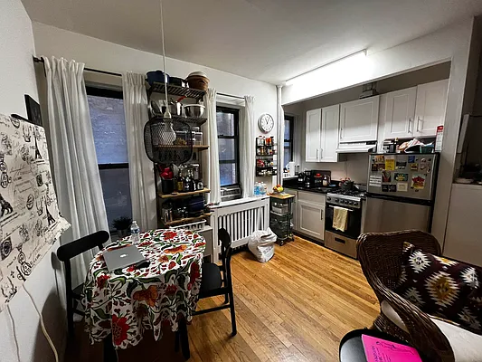 Rented by Salon Realty Corp | media 8