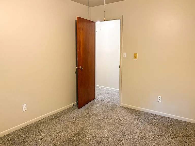 224 E Ellis Rd — Photo 10