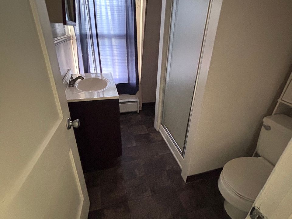 2nd image of 500 Sunbury St #D