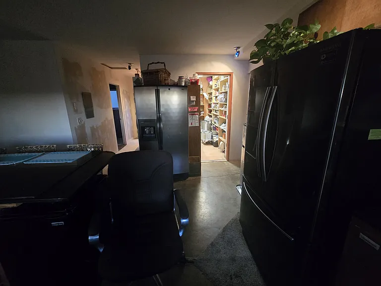 Full use of side-by-side refrigerator and freezer 3 shelves and bins (with only a 2-shelf share in the freezer.) Other Renter and Landlady have their own refrigerators.