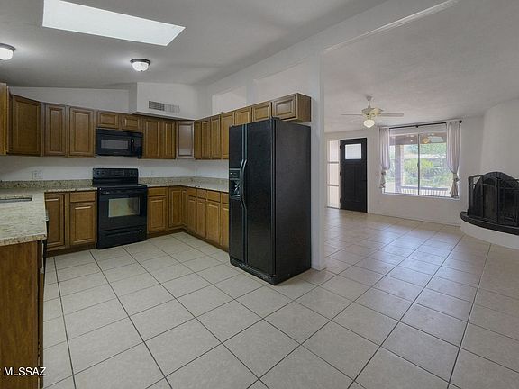 3rd image of 7581 N Casimir Pulaski Ave