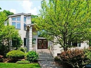18 Martin Ct, Englewood Cliffs, NJ 07632