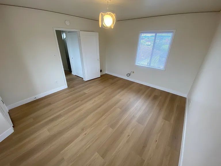 204 Haight Ave — Photo 16