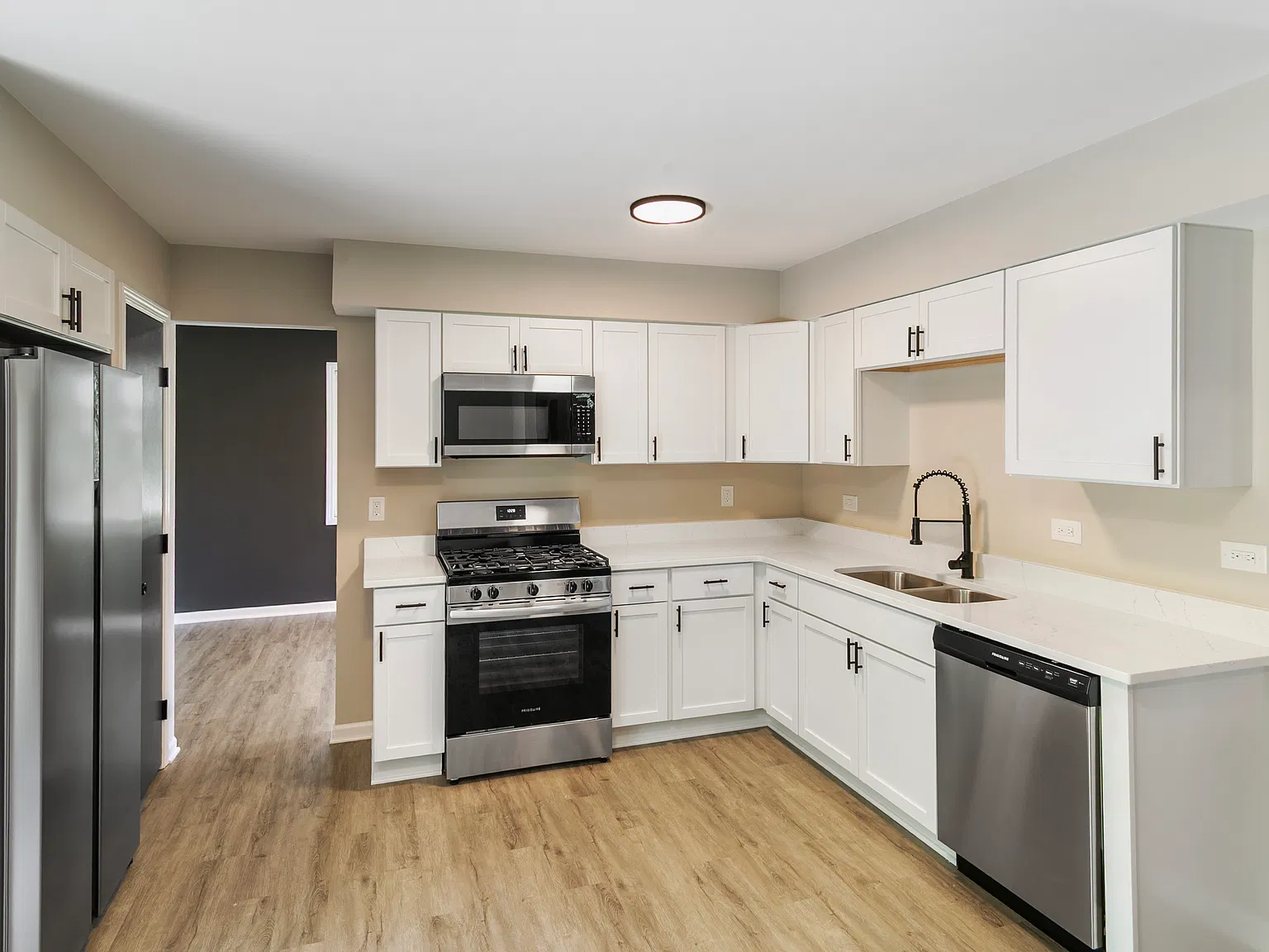 3 bed, 2085 sqft, $2,600 — Photo 3