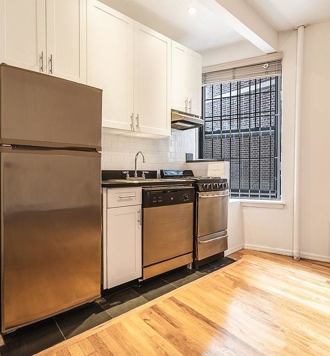 1st image of 240 Waverly Pl #6C
