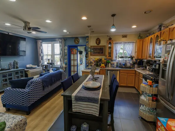 212 Maple St, Weehawken, NJ 07086