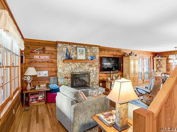 3rd image of 519 Timber Creek Dr