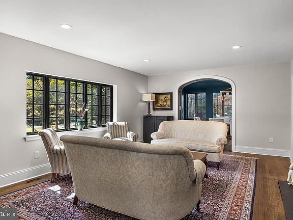 5th image of 863 Golf View Rd