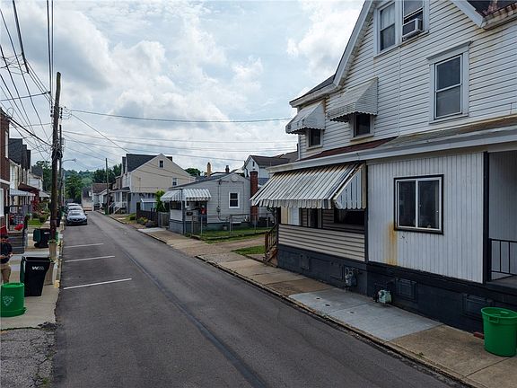 2nd image of 141 22nd St