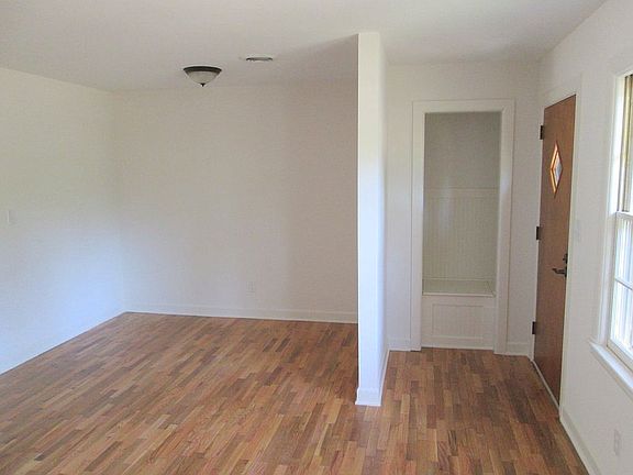 4th image of 121 N Channel Haven Dr