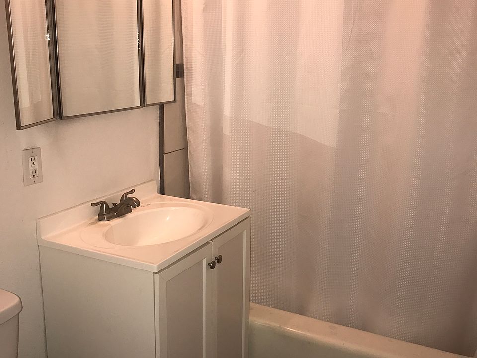 2nd image of 311 N Broadacres Ave
