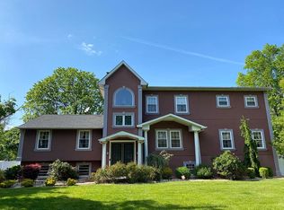 10 Holly Ln, Piscataway, NJ 08854