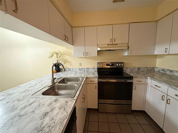 5th image of 2735 SW 35th Pl APT 1604