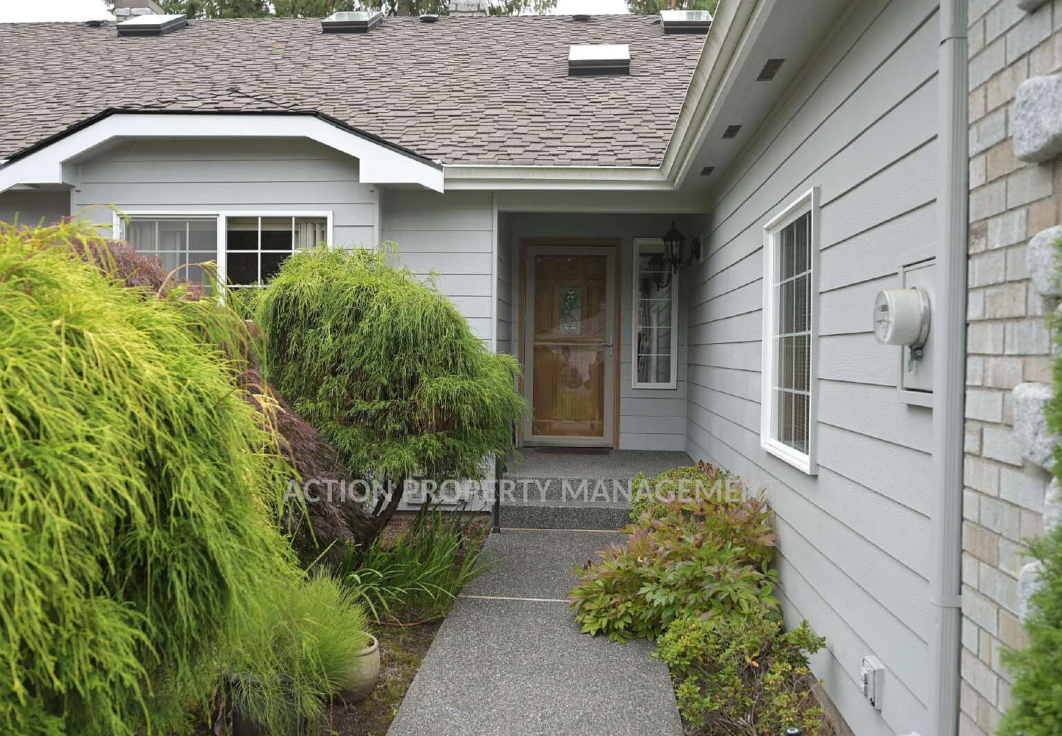 3 bed, 2.0 bath, 1955 sqft, $2,500 — Photo 2