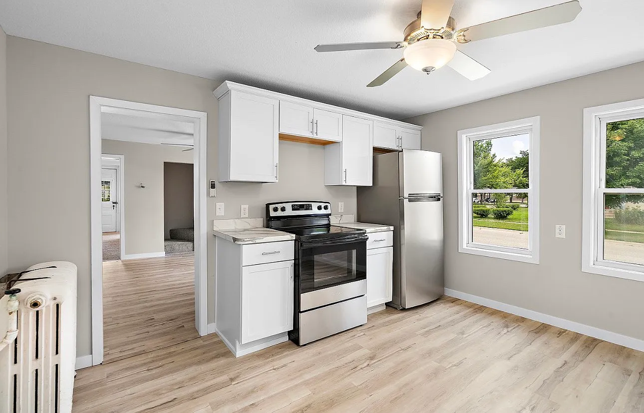 3 bed, 1379 sqft, $1,750 — Photo 2