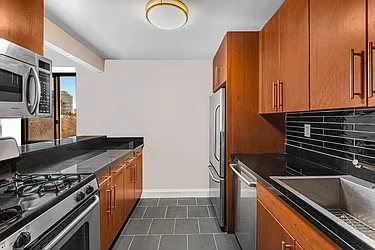 Rented by LEE & ASSOCIATES NYC RESIDENTIAL LLC