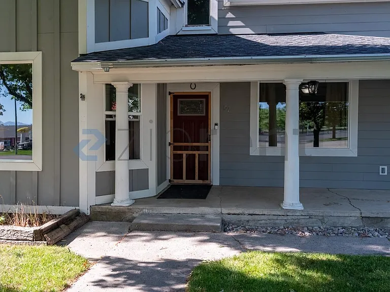 Exterior Front Entry